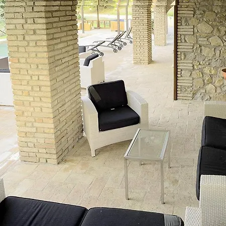 Querce Sleeps 8 Pool Wifi Valtopina