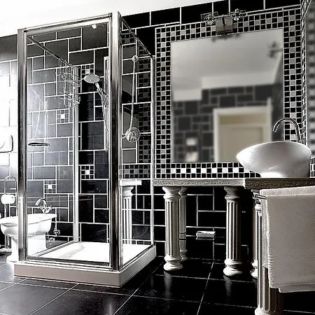 Querce Sleeps 8 Pool Wifi فيلة *