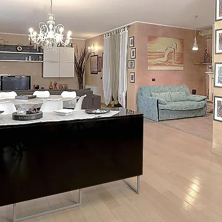 Querce Sleeps 8 Pool Wifi