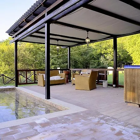 فيلة Querce Sleeps 8 Pool Wifi *